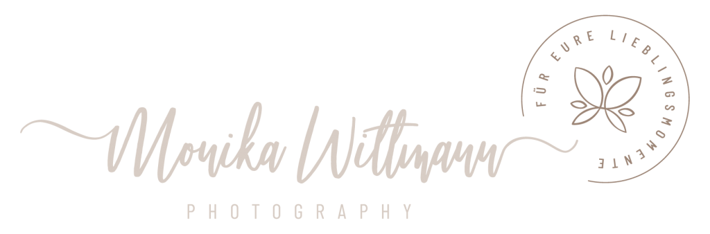Logo Weiß Monika Wittmann Hochzeitsfotografin Graz